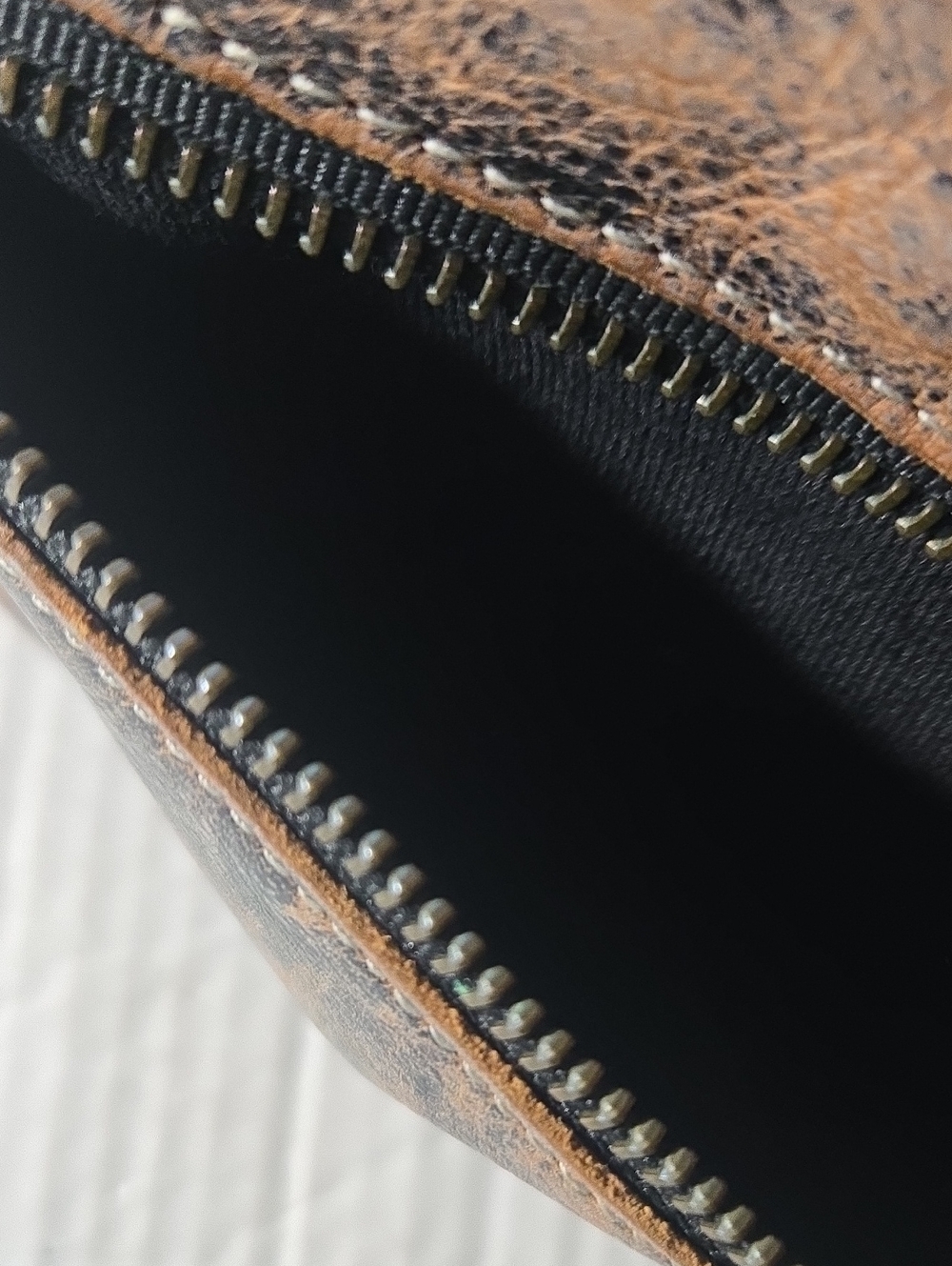 Bed Stu Distressed Brown Leather Crossbody Wallet - Picture 7 of 8